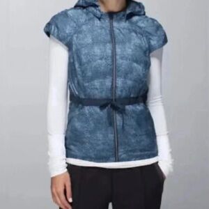 Lululemon Spring Fling Blue Short Sleeve puffer coat